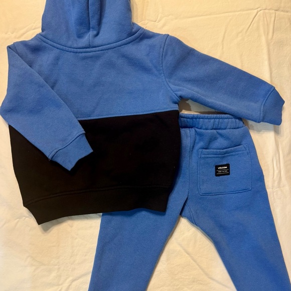 Volcom Sweatsuit - Picture 2 of 3